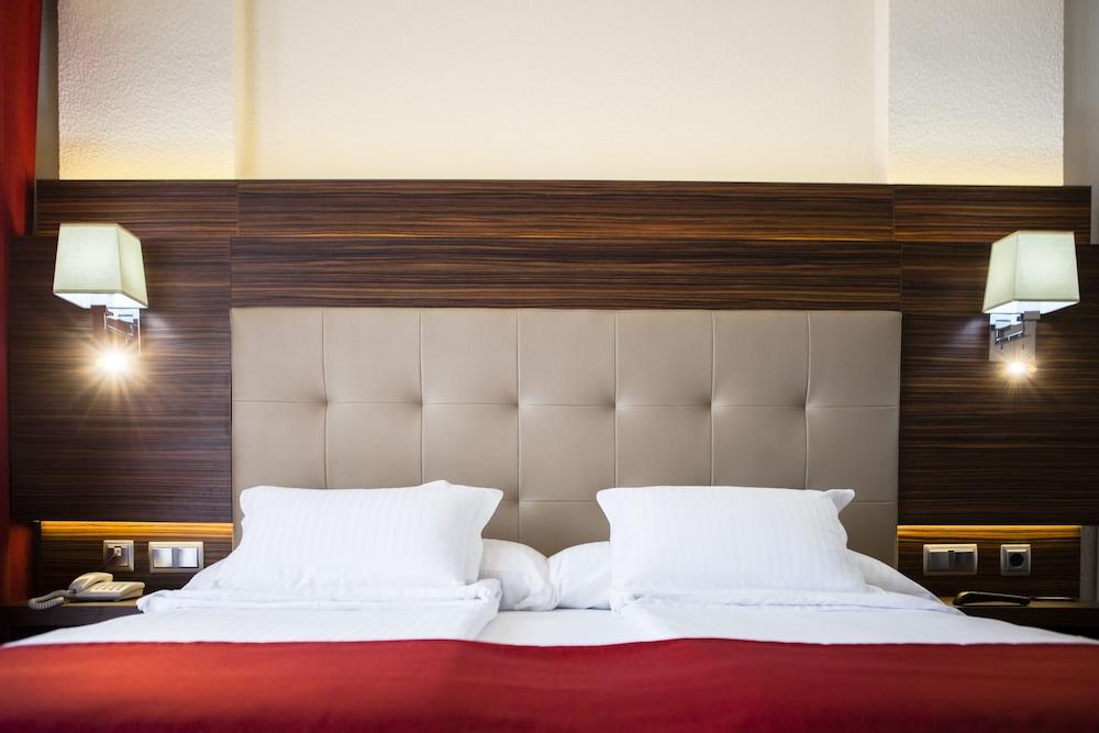 Europe Playa Marina - Adults Only Hotel Illetas Exterior photo